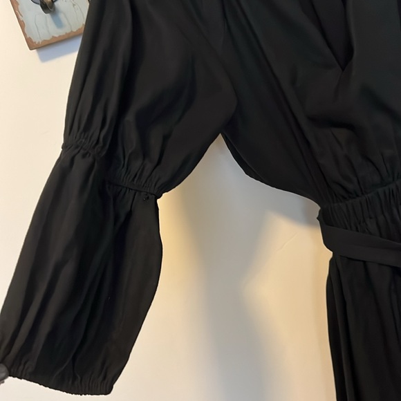 Black mini dress low back cut out with statement sleeves. - Picture 3 of 4